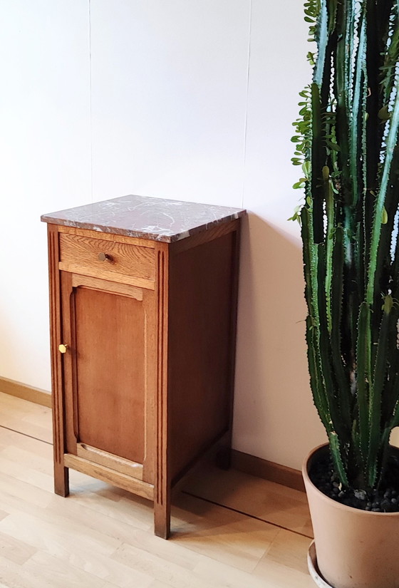 Image 1 of Mueble de madera maciza con tapa de mármol.