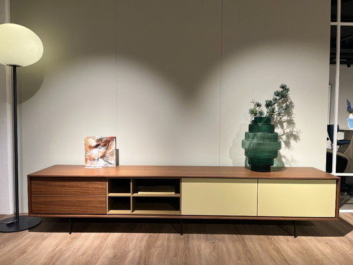 Treku Aura cabinet