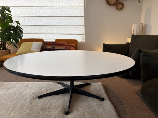 Vintage Round Coffee Table – White Laminate & Black Star Base – 114 cm