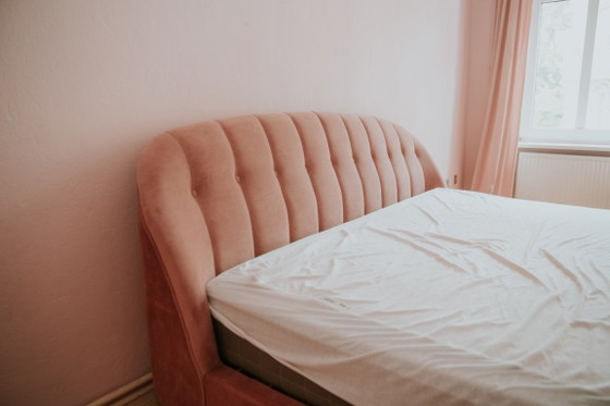 MADE.com Margot Bett – Blush Pink Samt – 180 × 200 cm – Doppelbetten, Wood (photo 4 of 6)