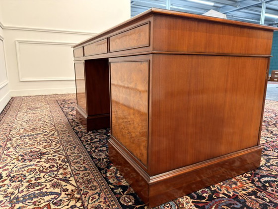 Scrivania classica italiana in radica di noce con pelle verde – Scrivanie, Leather, Wood (photo 8 of 15)
