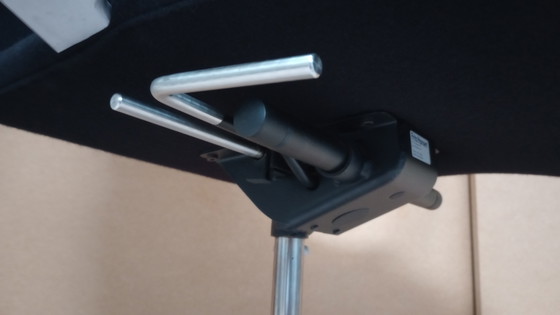 Fritz Hansen Oxford Chair Low Back Schwarz (Arne Jacobsen) – Bürostühle, Aluminium (photo 7 of 9)