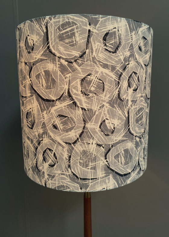 Image 1 of Lampada da terra vintage in teak con paralume stampato a ciambella