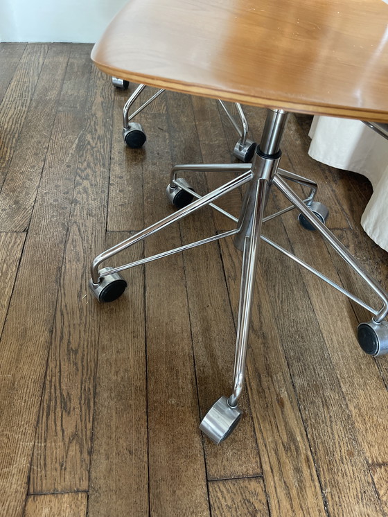 Image 1 of 2 SWIVEL OFFICE CHAIRS 3217 ARNE JACOBSEN