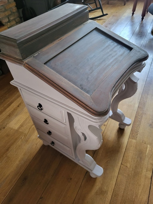 Bureau d'enfant