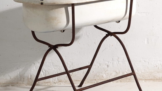 Antique bathtub in enamelled iron – Central Europe, circa 1950 #6 – Decorative Objects, Industrieel (photo 3 of 40)