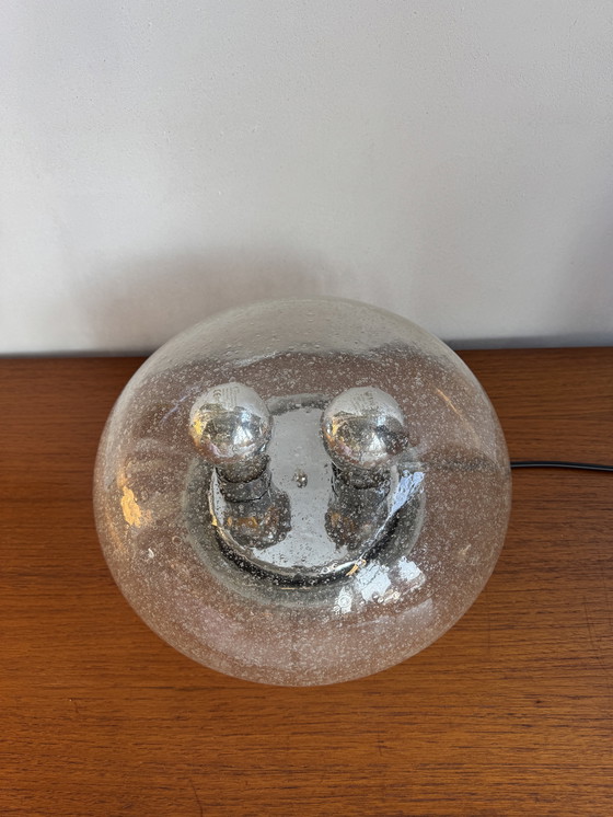 Image 1 of Lampe de table vintage en verre bullé - Élégance de l'ère spatiale
