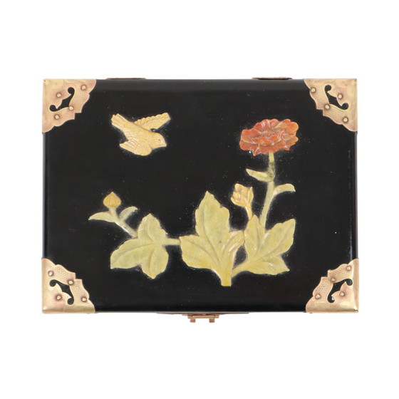Image 1 of Boîte à bijoux chinoise laquée