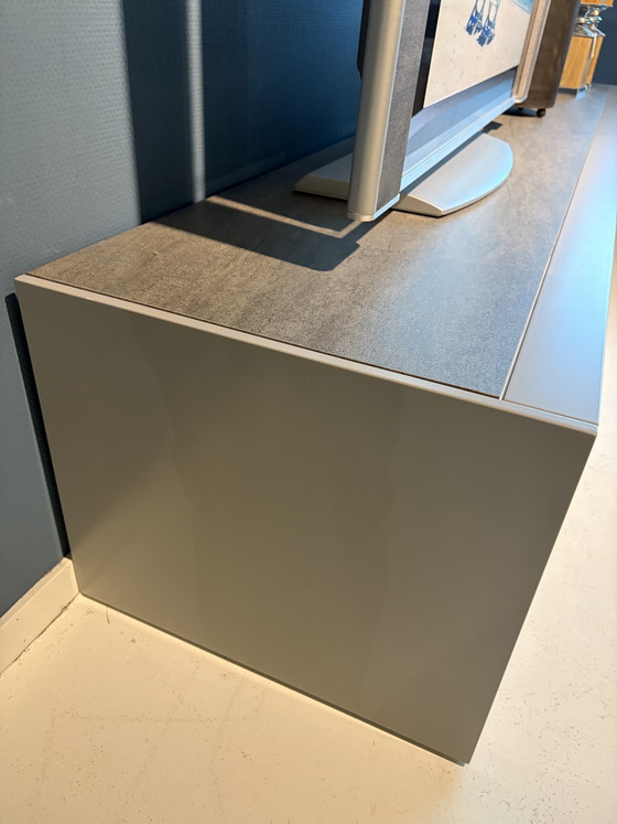 Image 1 of Plataforma de TV mural con estantes de pared