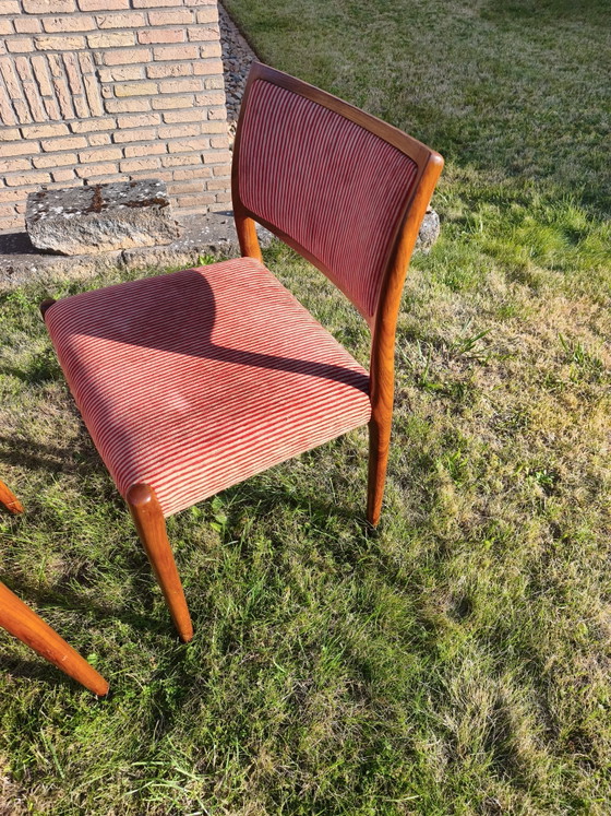 Ensemble de 4 chaises Möller modèle 80, vintage danois des années 1960 – J.L. Møllers Møbelfabrik (photo 7 of 8)