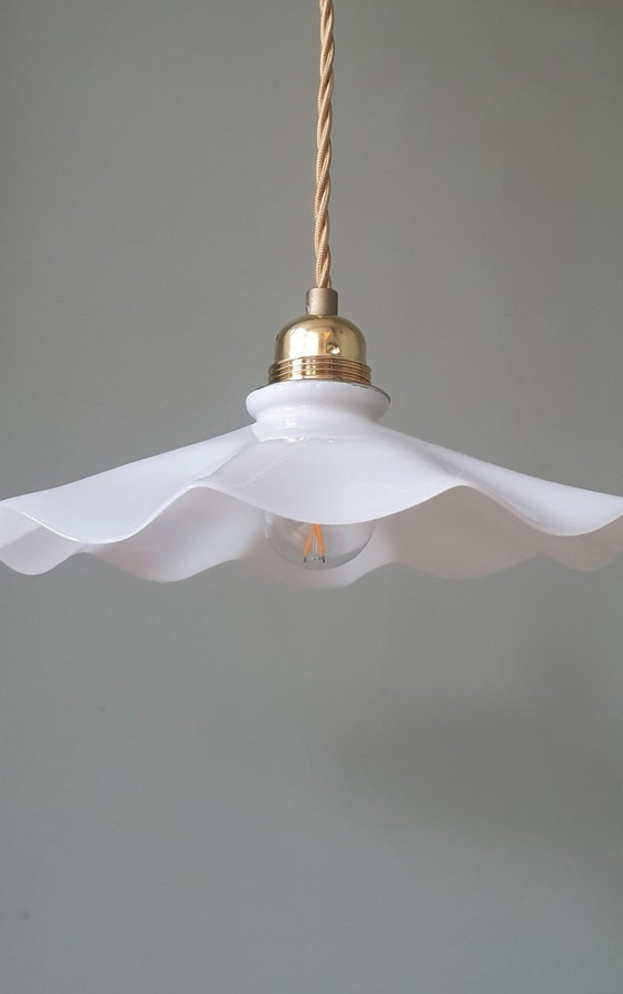 Vintage French Opaline pendant lamp with corrugated shade – Metal (photo 5 of 20)