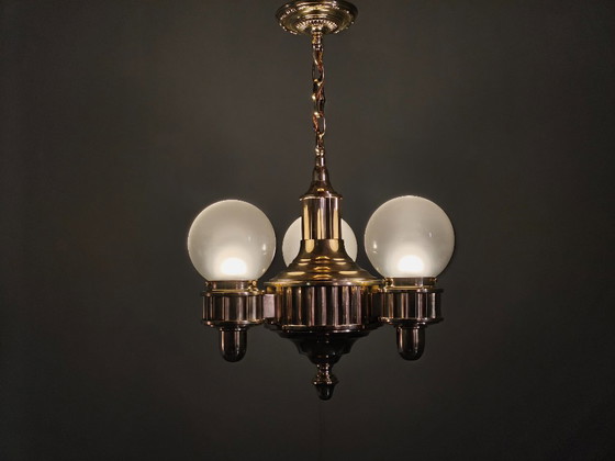 Image 1 of Art Deco kroonluchter van messing en opaalglas, Tsjechoslowakije