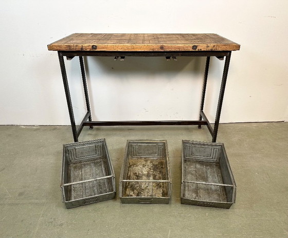 Image 1 of Table de travail industrielle à trois tiroirs en fer, années 1960