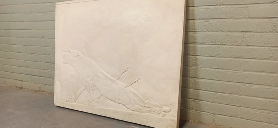 Image 1 of Relieve asirio de una leona herida