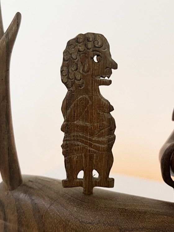 Image 1 of Grande sculpture en bois balinaise d'un marionnettiste de Danang