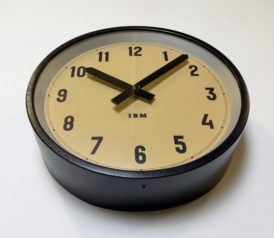 Image 1 of Schwarze Industriewanduhr von IBM, 1950er Jahre