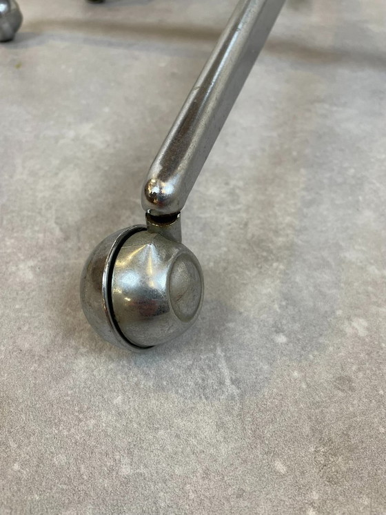 Image 1 of Ensemble de tables d'appoint mobiles avec plateau en chêne