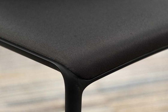 Image 1 of Vitra Medaslim Vergaderstoel