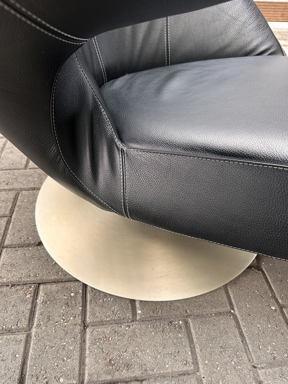 Image 1 of Leolux Parabolica design armchair