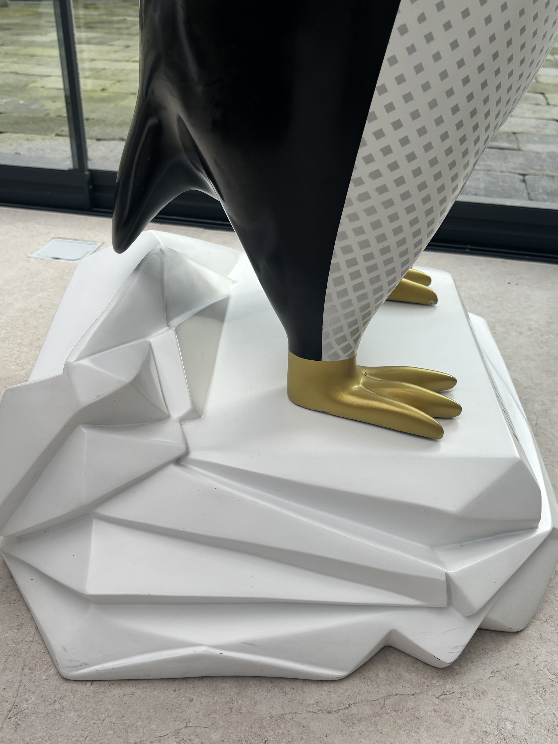 Display Penguin Moët & Chandon Ice Imperial | €3,500 | Whoppah