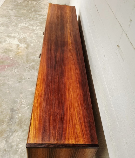 Image 1 of Bellissima credenza di grandi dimensioni di metà secolo con impiallacciatura in palissandro di Fristho, anni '60