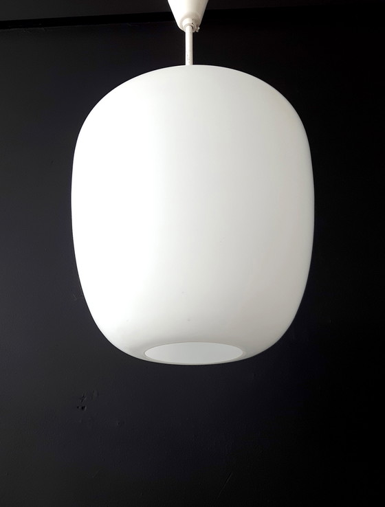 Image 1 of Vintage hanglamp wit matglas met wit metalen armatuur, mcm lamp, glazen schoollamp