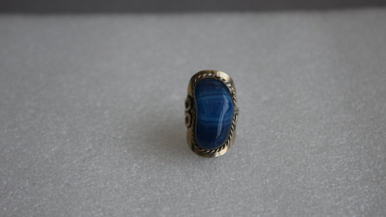 Image 1 of Bague bohème imposante, fabriquée à la main en argent alpaga avec une grande pierre semi-précieuse bleue. Taille ajustable.