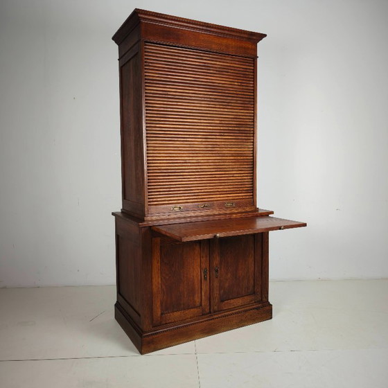 Notarschrank/Archivschrank mit Rolldeckel aus holländischer Eiche aus den 1930er Jahren – Aktenschränke, Wood (photo 6 of 12)