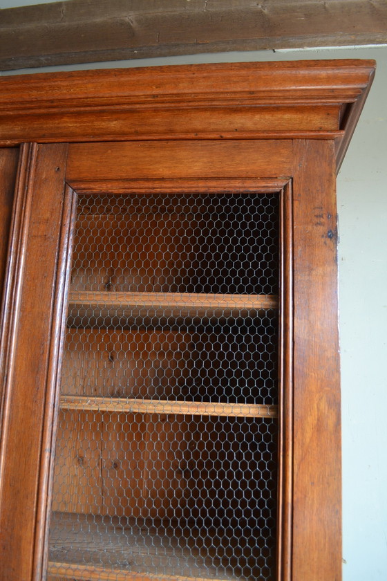 Image 1 of Bibliothèque ancienne en chêne avec portes en gaze