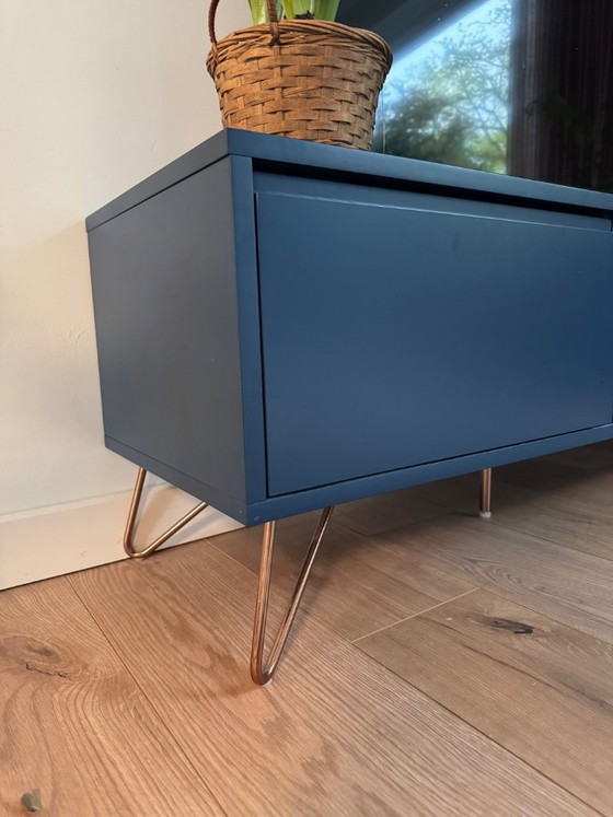 Image 1 of buffet bleu foncé