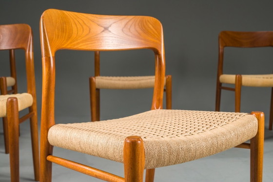 Image 1 of Chaises de salle à manger danoises en teck, modèle 75, par Niels Møller, années 1960, lot de 8