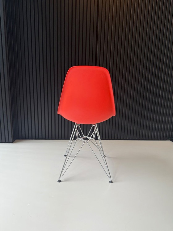 Image 1 of 4x Sillas laterales de plástico Eames DSR VITRA