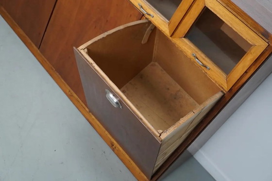 Image 1 of Vintage Nederlandse beuken- en eikenhouten fourniturenkast / graankast, jaren 1950