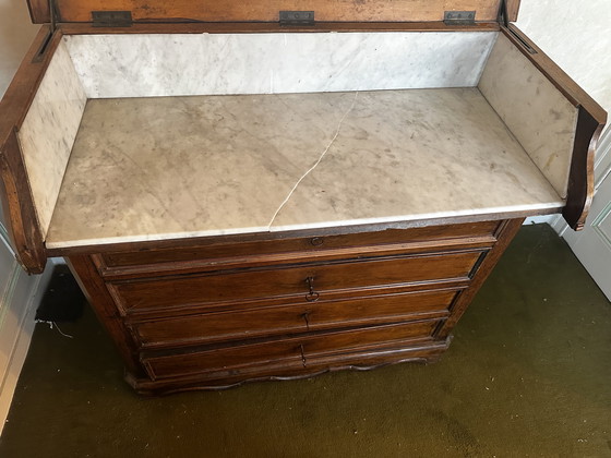 Image 1 of Commode de toilette XIX e s en noyer et marmo stile Luigi Filippo 