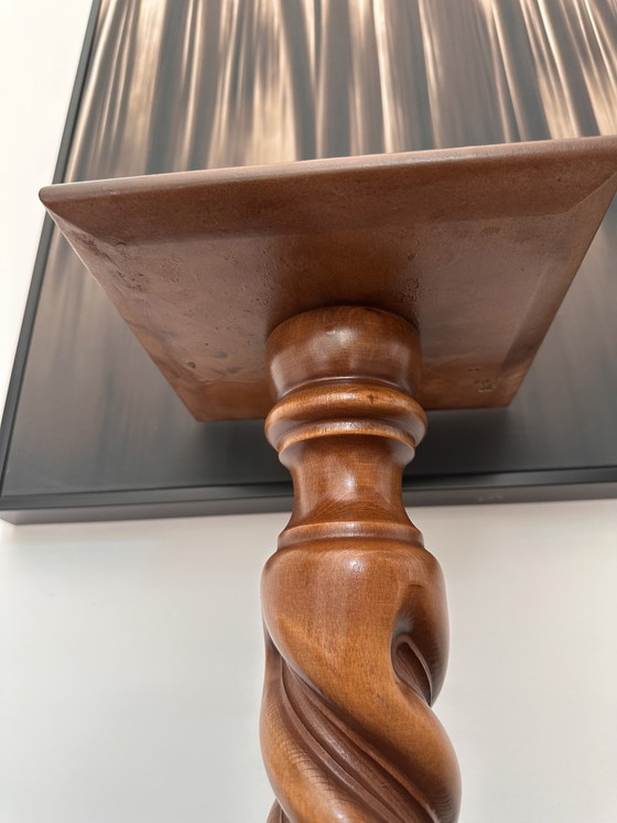 Image 1 of Colonna/piedistallo vintage in legno con struttura tornita (a spirale) – 88 cm