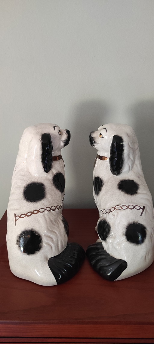 Chiens de cheminée style Staffordshire vintage (paire) – Céramique noire et blanche – 23 cm