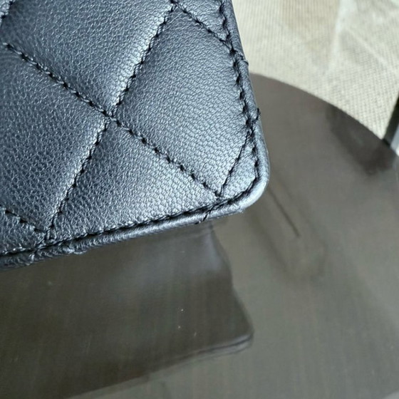 Image 1 of Sac Chanel Mini Flap Chic en agneau perlé noir, finitions dorées, série 28
