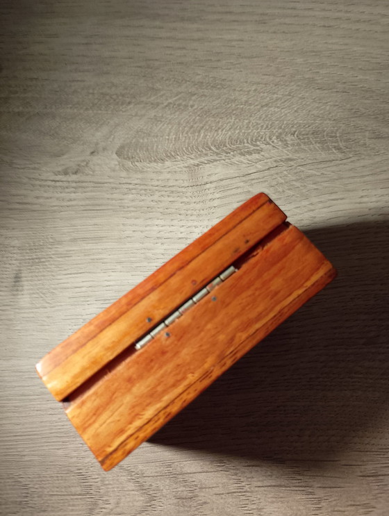 Image 1 of Caja de erudito antigua de madera con decoración de nácar que representa a un niño con un búfalo, Indochina china.