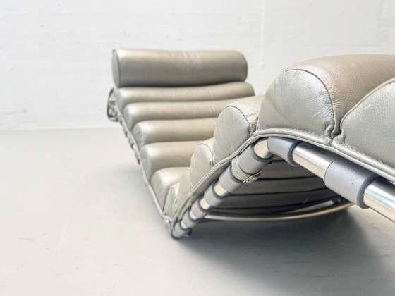 Image 1 of Elegante tumbona con tapicería y posición reclinable ajustable