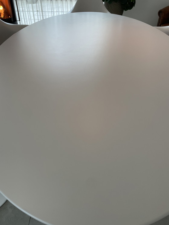 Image 1 of Ikonisches Design-Esszimmerset: Großer Tulip-Tisch mit 6 Tulip-Stühlen (Replik)