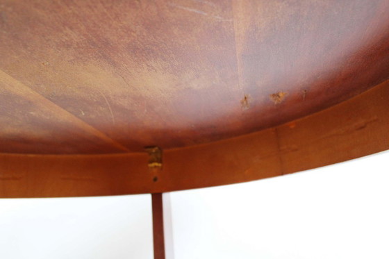 Image 1 of Ronde Amsterdamse School stijl tafel. Houten vintage salon / Art Deco bijzettafel