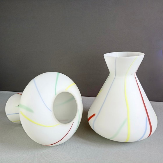 Image 1 of Lampade a sospensione a una luce in vetro opalino multicolore in stile Stilnovo 1950. Una coppia.