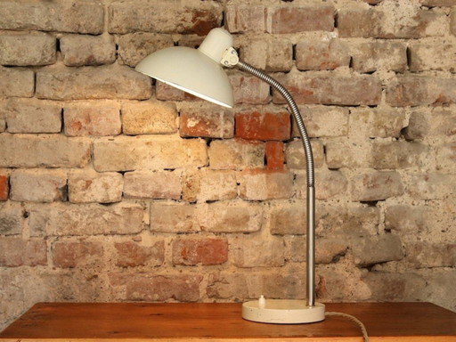 Kaiser Idell 6561 tafellamp in crèmewit * reliëf kathedraal * Bauhaus * jaren 1950 * Mid-Century * Vintage