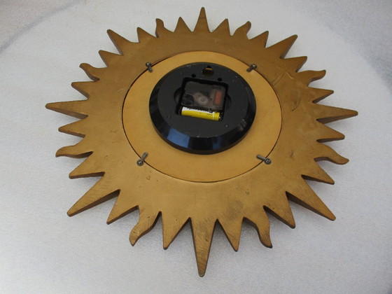 Image 1 of Karlsson Zonneklok vergulde 22k goud zware wandklok uit eind 20e eeuw werkt prima.