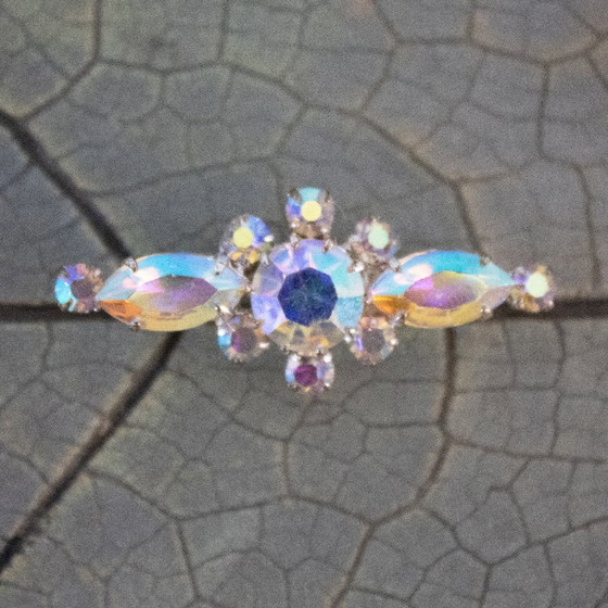 Image 1 of Spilla vintage Aurora Boreale: spilla ovale con strass iridescenti