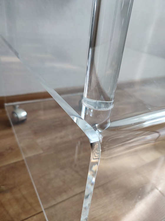 Image 1 of Carrello del tavolo dei mobili TV in plexiglass acrilico con piano in vetro su ruote