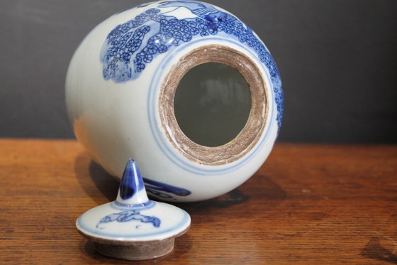 Image 1 of Antico vaso cinese con coperchio blu e bianco raffigurante Quilin