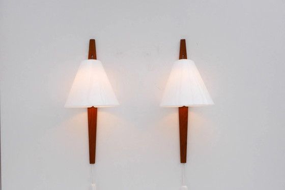 Mid-century moderne Zweedse wandlampen in teak van Uno & Östen Kristiansson voor Luxus, 1975, set van 2 (photo 16 of 21)