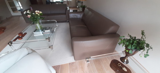 Image 1 of 2 divani Montel in pelle color tortora da 2,5 posti