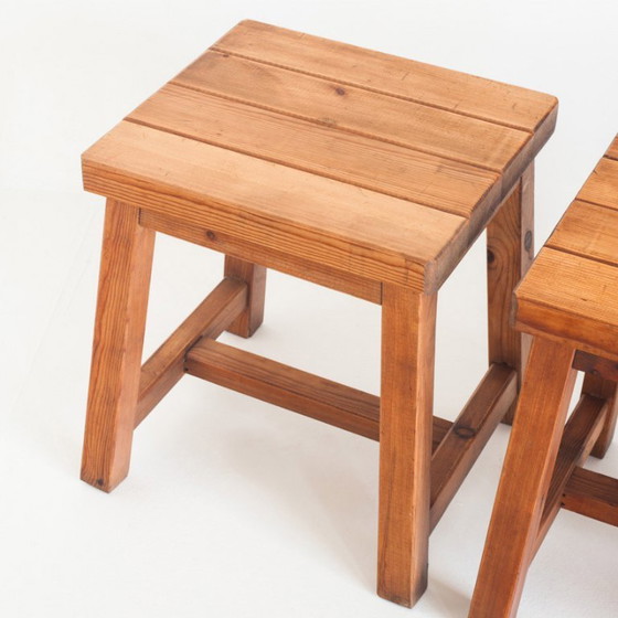 Ensemble de 4 tabourets vintage en pin. France, années 1980. – Wood (photo 10 of 12)